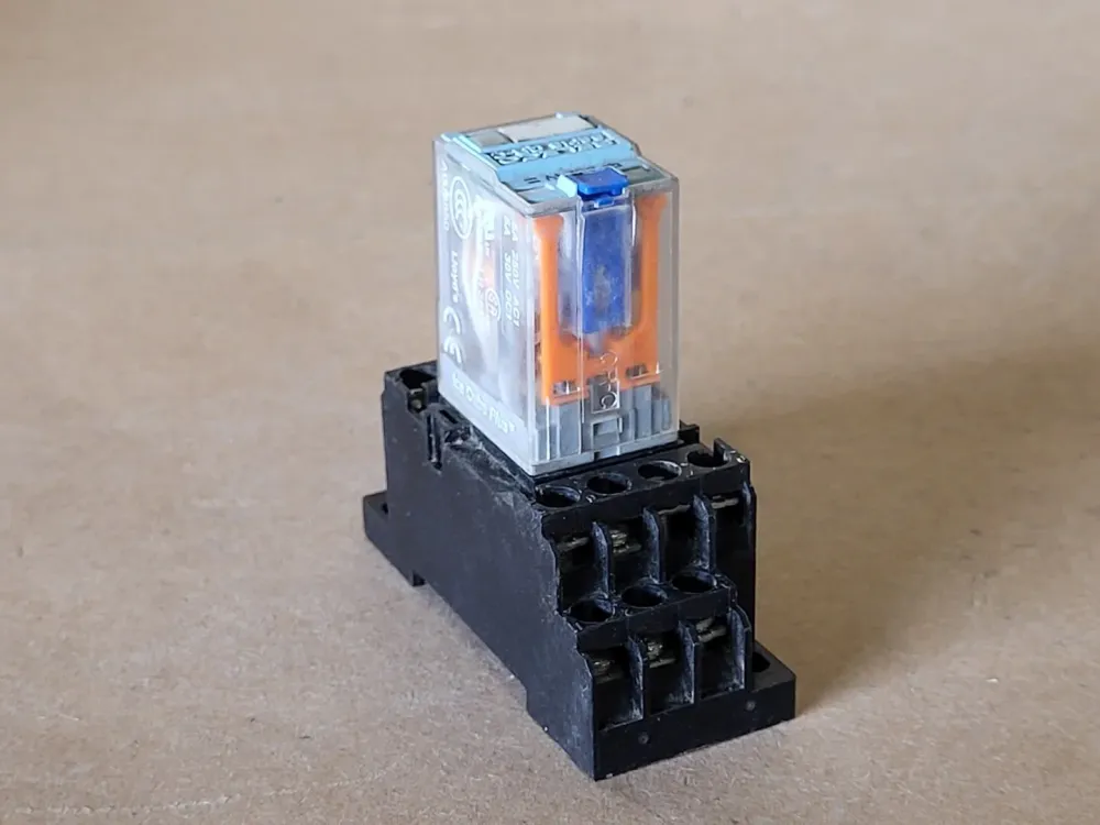 AC Control Relay C9-A41X, Serie QR-C w/ Relay Socket 0361EW2