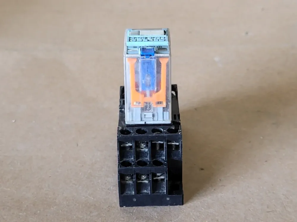 AC Control Relay C9-A41X, Serie QR-C w/ Relay Socket 0361EW2