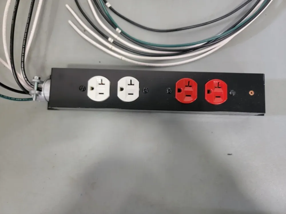 11" Metal Plug Track 2 Pole 3 Wire 20A/125V