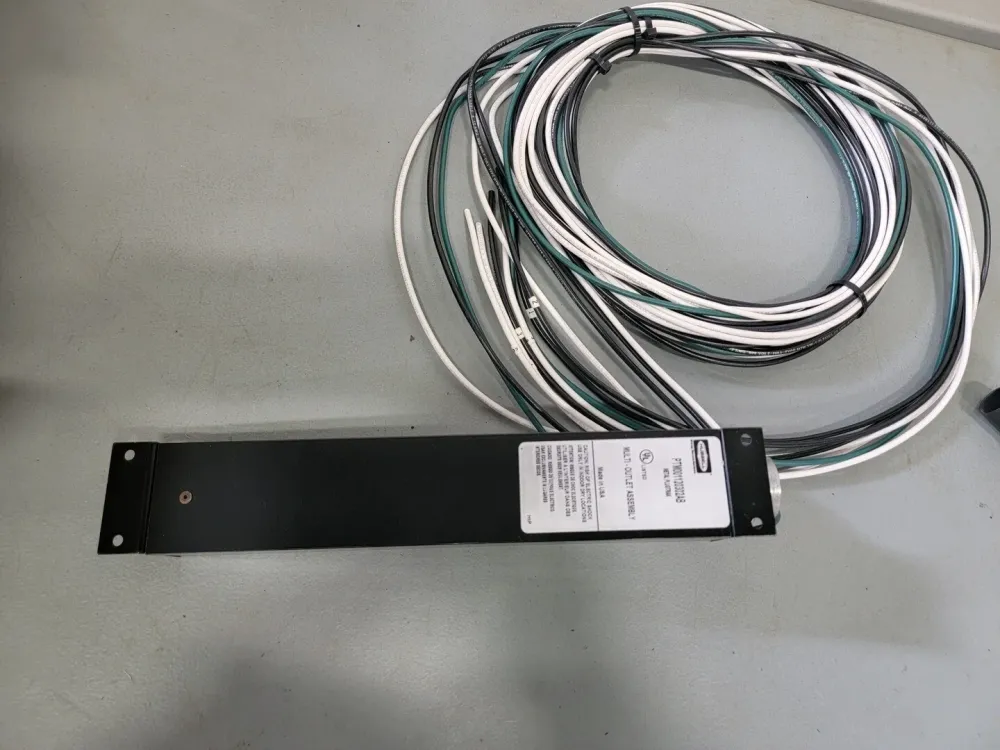 11" Metal Plug Track 2 Pole 3 Wire 20A/125V