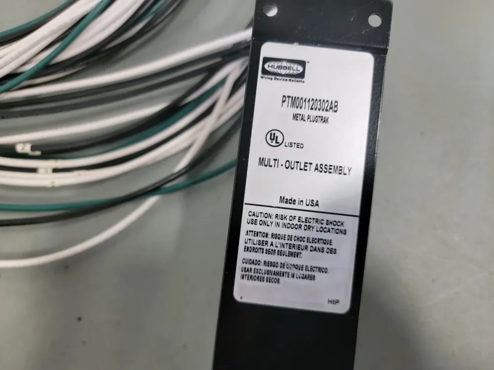 11" Metal Plug Track 2 Pole 3 Wire 20A/125V