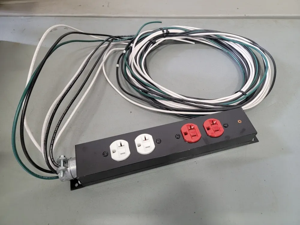 11" Metalen Plug Track 2 Pole 3 Wire 20A/125V
