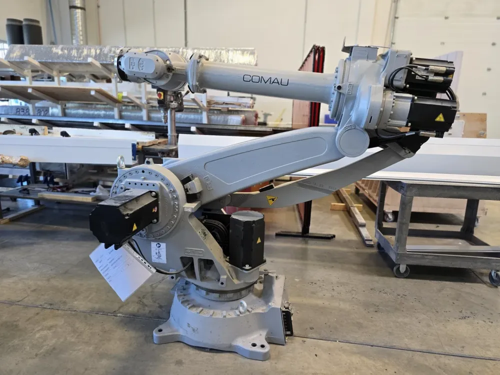 Smart5 6-Axis Foundry Robot Arm NJ-220-2.7