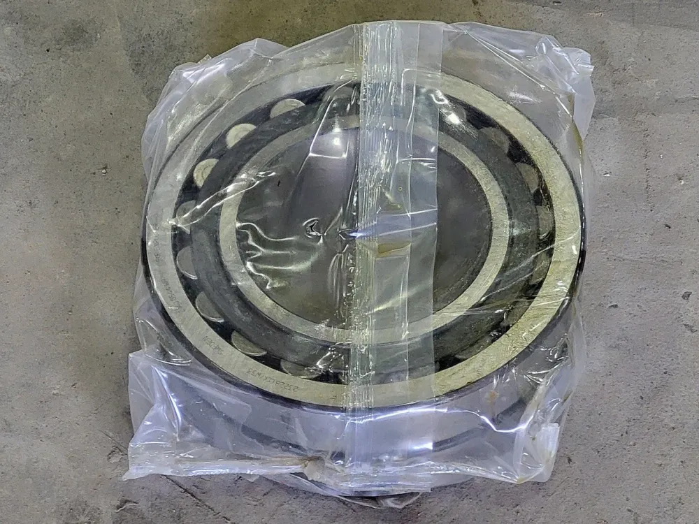 Spherical Roller Bearing 140mm ID x 250mm OD x 88mm W, 23228CCK/W33