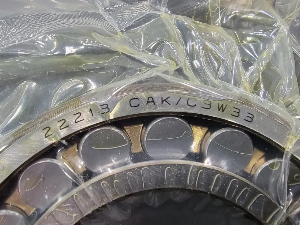 Spherical Roller Bearing 22213 CAK/C3W33