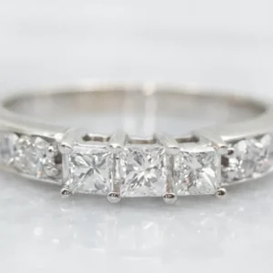 Industrieel Gegalvaniseerd Round and Princess Cut Diamond Engagement Ring