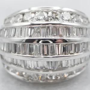 White Goud Round and Baguette Cut Diamond Ring | ISO 9001 Gecertificeerd