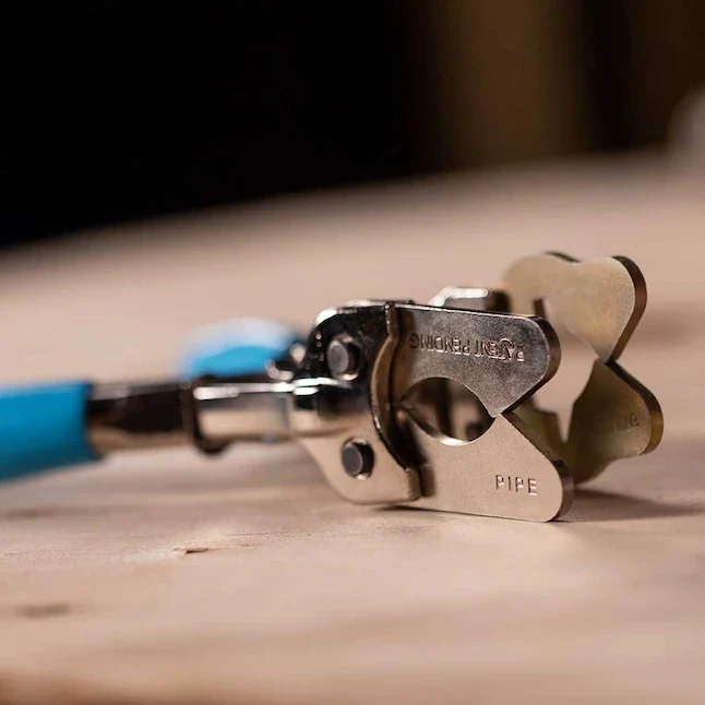 SharkBite 3/8- To 1- Fitting Removal Tool