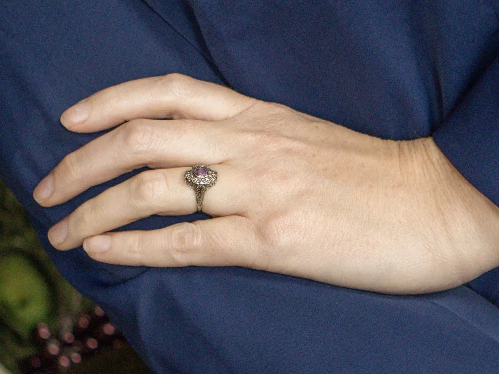 1920s Framboos Sapphire Solitaire Filigree Ring