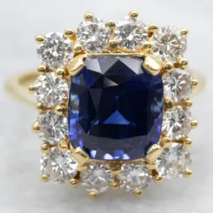 Contemporary Benchmark Quality Sapphire and Diamond Halo Ring Assortiment 150 stuks
