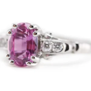 Hathaway Framboos Sapphire Ring