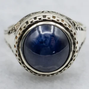 Sluitring Antique Josten's Sapphire Cabochon Filigree Solitaire Ring