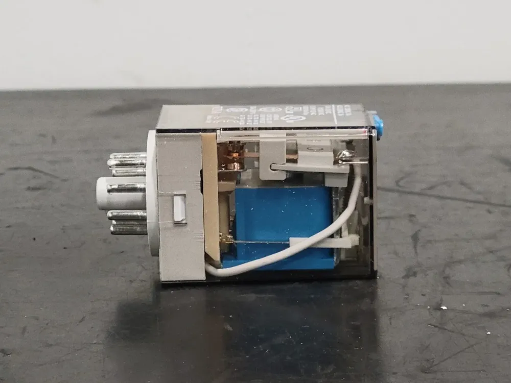 10 Amp Tube Base Relay 700-HA32Z24-3-4