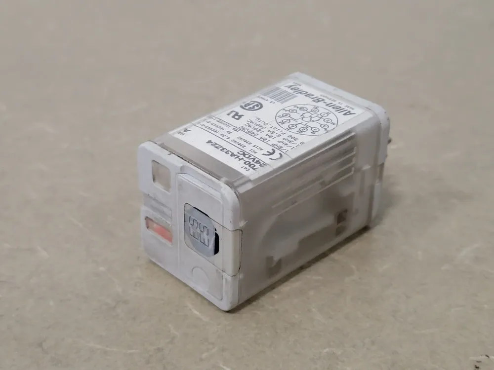 10 Amp Tube Base Relay 700-HA33Z24 met Overbelastingsbeveiliging