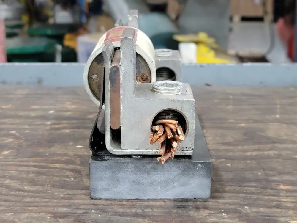Fuse Holder J60400-1CR
