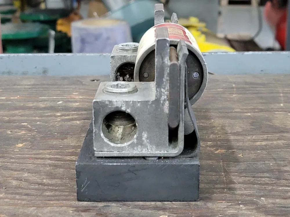 Fuse Holder J60400-1CR