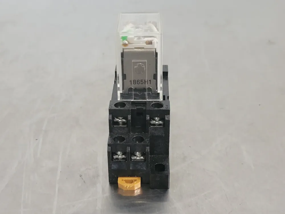 Hoogvermogen 10 Amp Ice Cube Power Relay LY2N-DC24 w/ Relay Socket