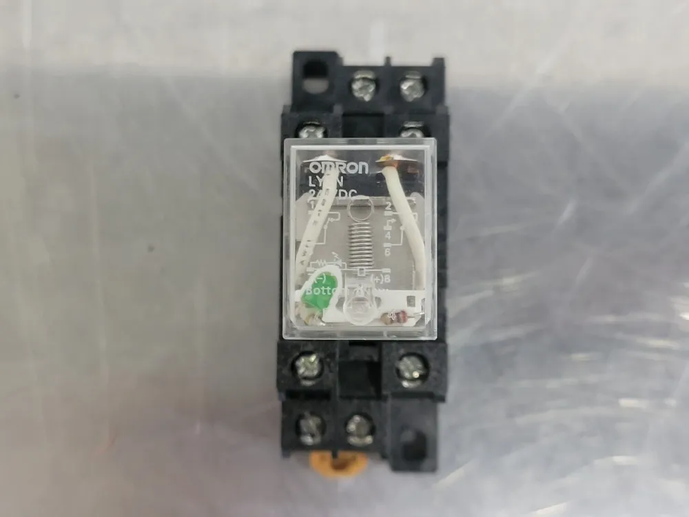 Hoogvermogen 10 Amp Ice Cube Power Relay LY2N-DC24 w/ Relay Socket