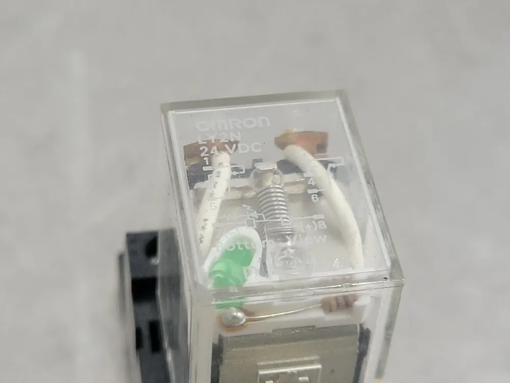 Hoogvermogen 10 Amp Ice Cube Power Relay LY2N-DC24 w/ Relay Socket