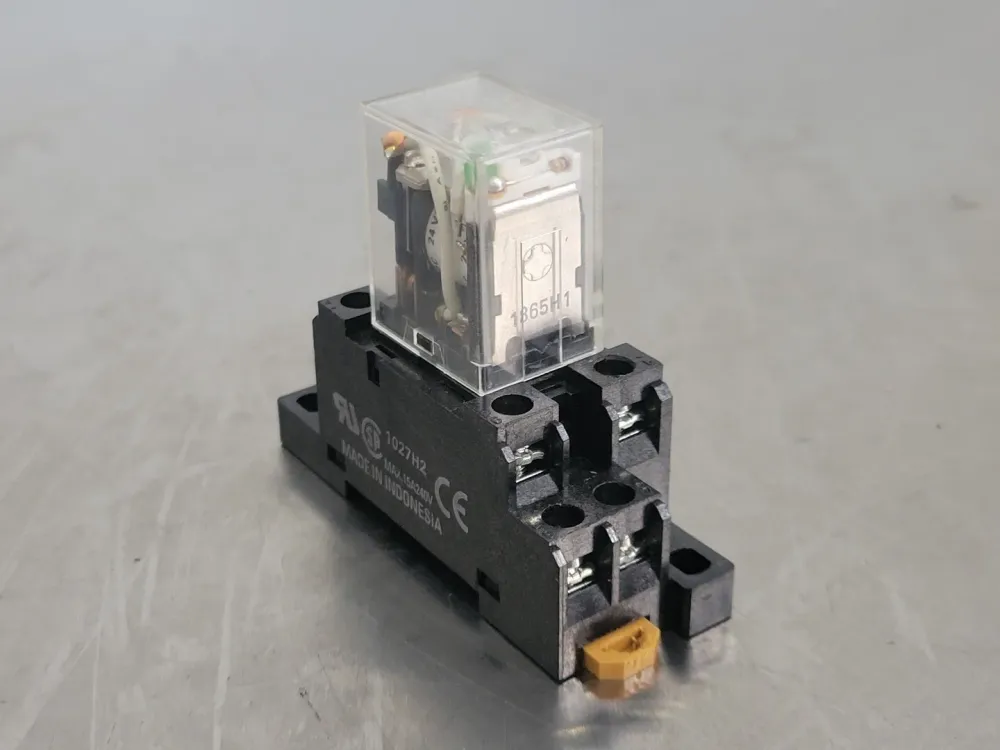 Hoogvermogen 10 Amp Ice Cube Power Relay LY2N-DC24 w/ Relay Socket