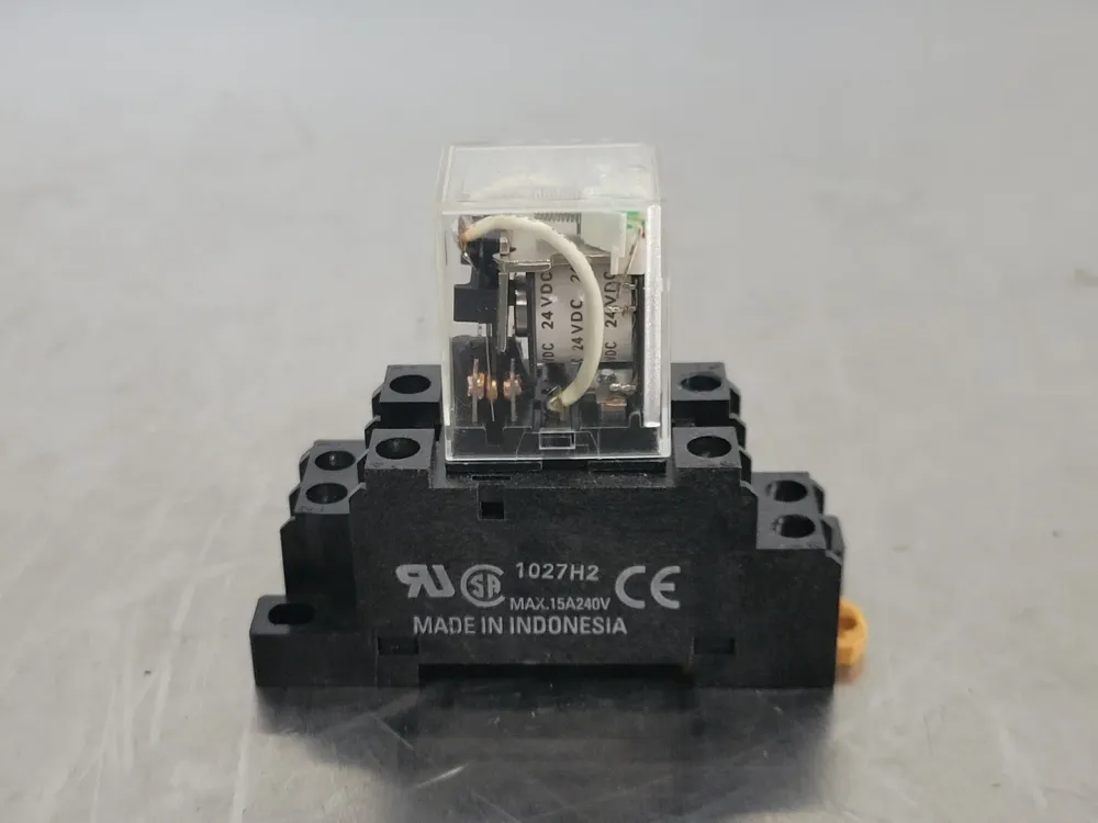 Hoogvermogen 10 Amp Ice Cube Power Relay LY2N-DC24 w/ Relay Socket