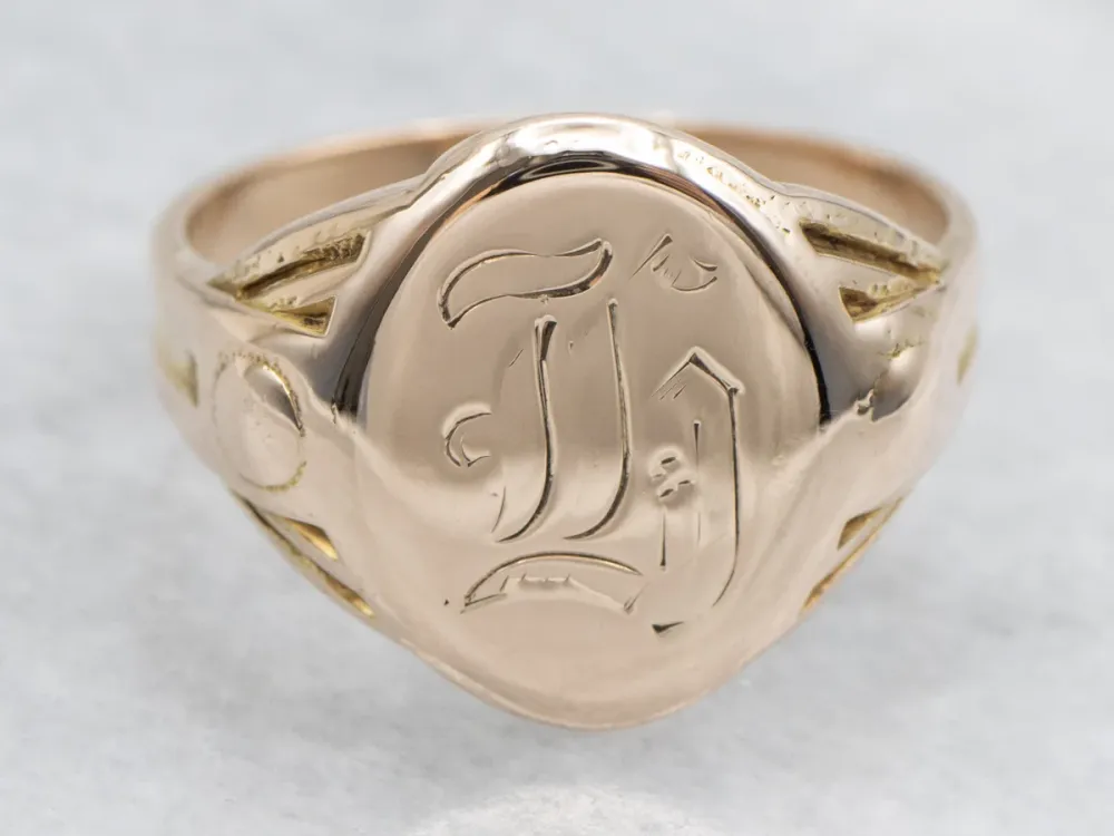 Lasergravering Old English Letter "T" Gold Signet Ring