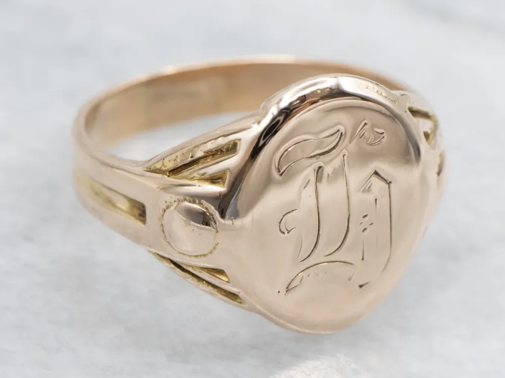 Lasergravering Old English Letter "T" Gold Signet Ring