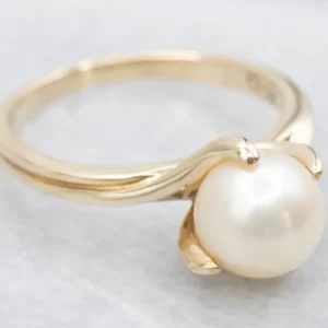 Twisting Saltwater Pearl Solitaire Ring - 10mm Diameter