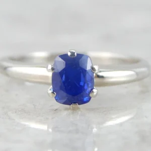 Amazing White Gold and Fel Blue Sapphire Ring