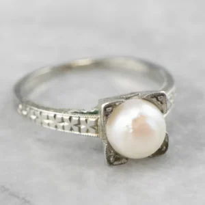 Art Deco Pearl White Gouden Solitaire Ring