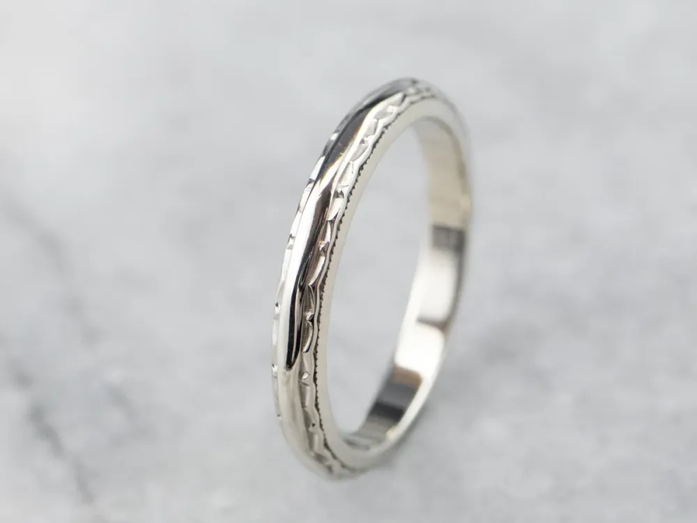 Bedrukt 14K White Gold Wedding Band
