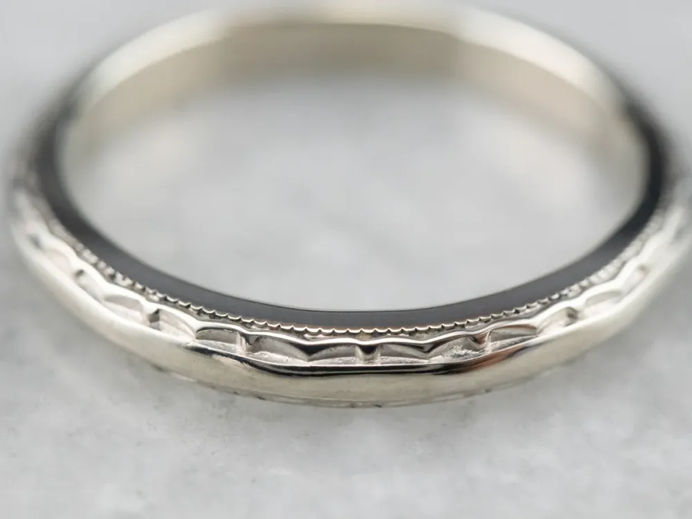 Bedrukt 14K White Gold Wedding Band