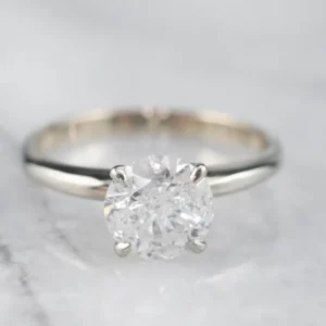 Classic Diamond Solitaire Engagement Ring Ivoor Gold