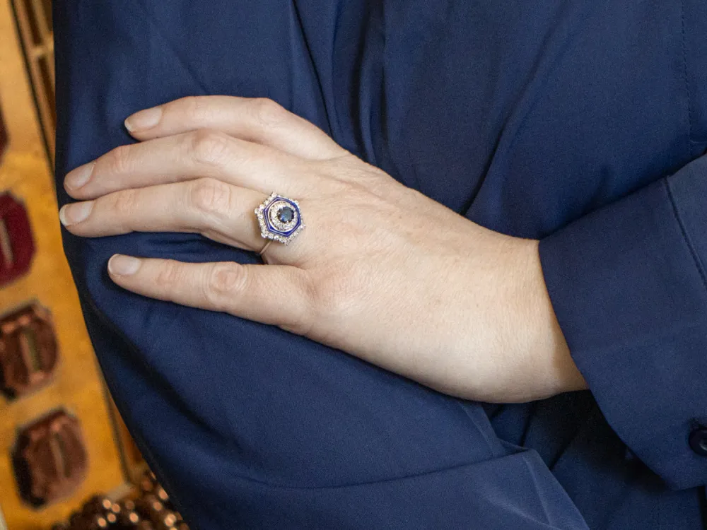 Contemporary Sapphire Enamel and Diamond Halo Ring Assortiment 150 stuks