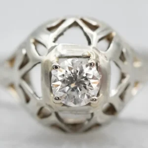 Gorgeous White Gouden Diamond Solitaire Engagement Ring