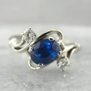 Modernist Sapphire and Diamond Ring White Verguld