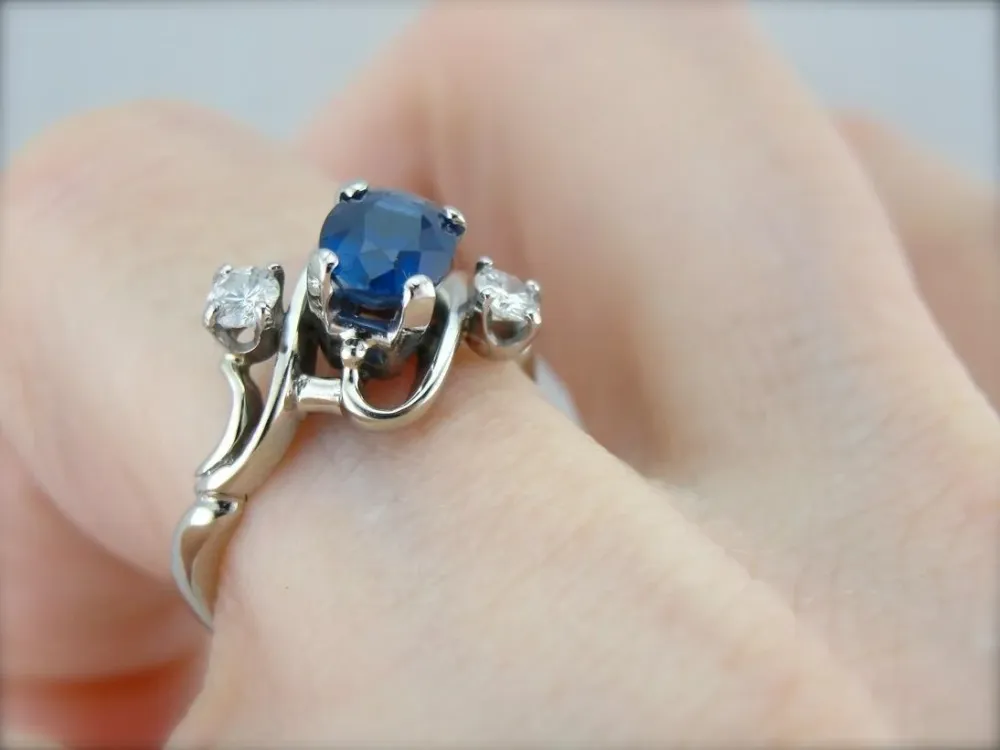 Modernist Sapphire and Diamond Ring White Verguld