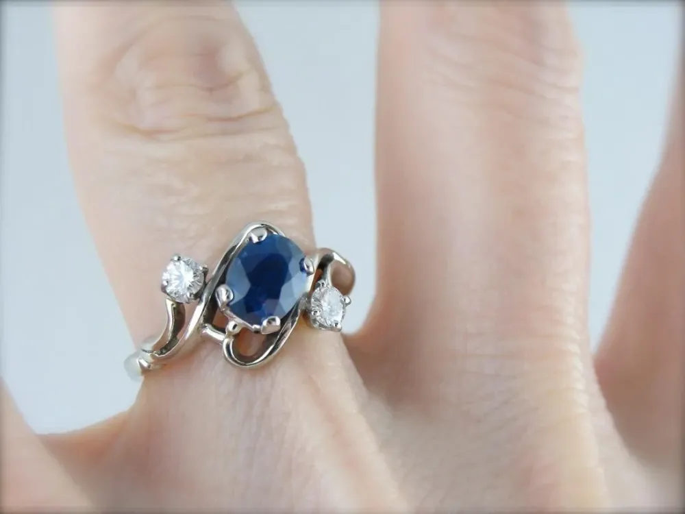 Modernist Sapphire and Diamond Ring White Verguld
