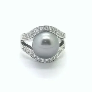 Ring diamonds and Tahitian pearl
