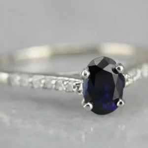 Sapphire Engagement Ring Ivoor Gold