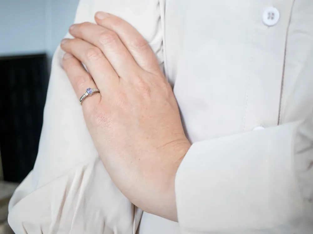 Striking White Gouden Tanzanite Ring Diamond Accents