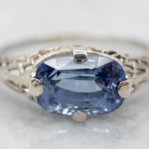 White Gouden East West Sapphire Solitaire Ring