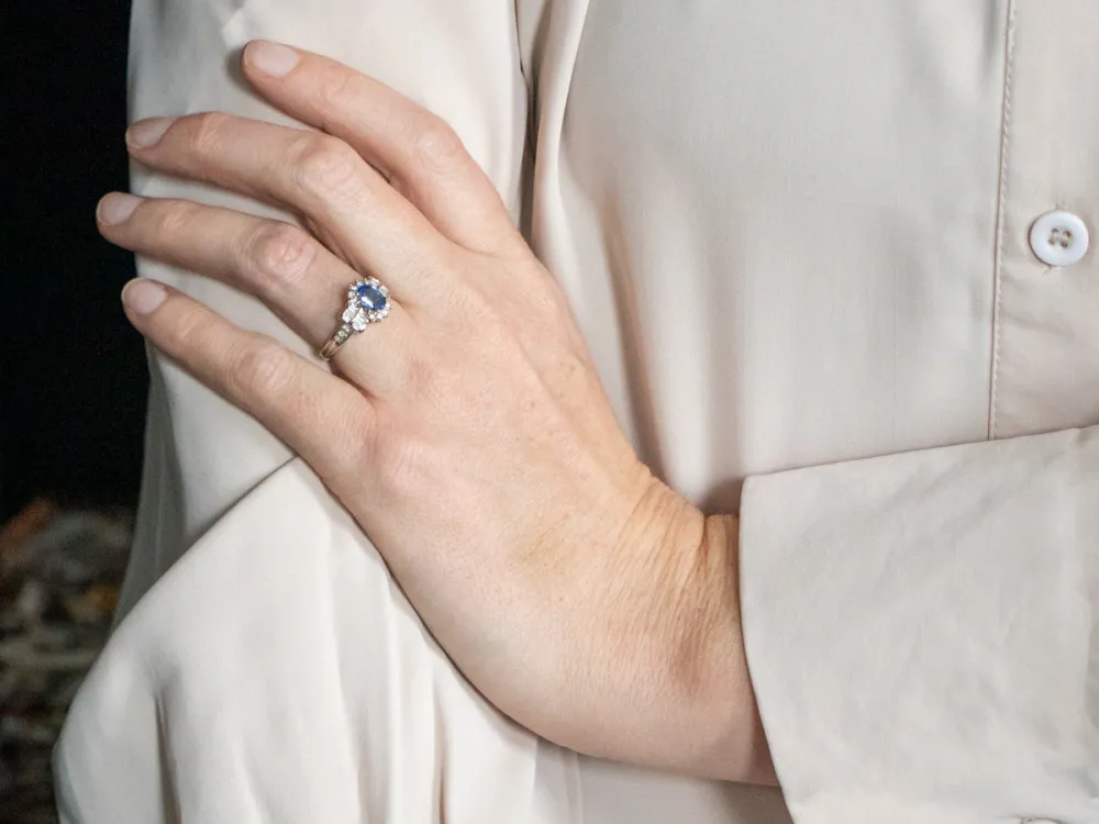White Gouden Sapphire and Diamond Engagement Ring