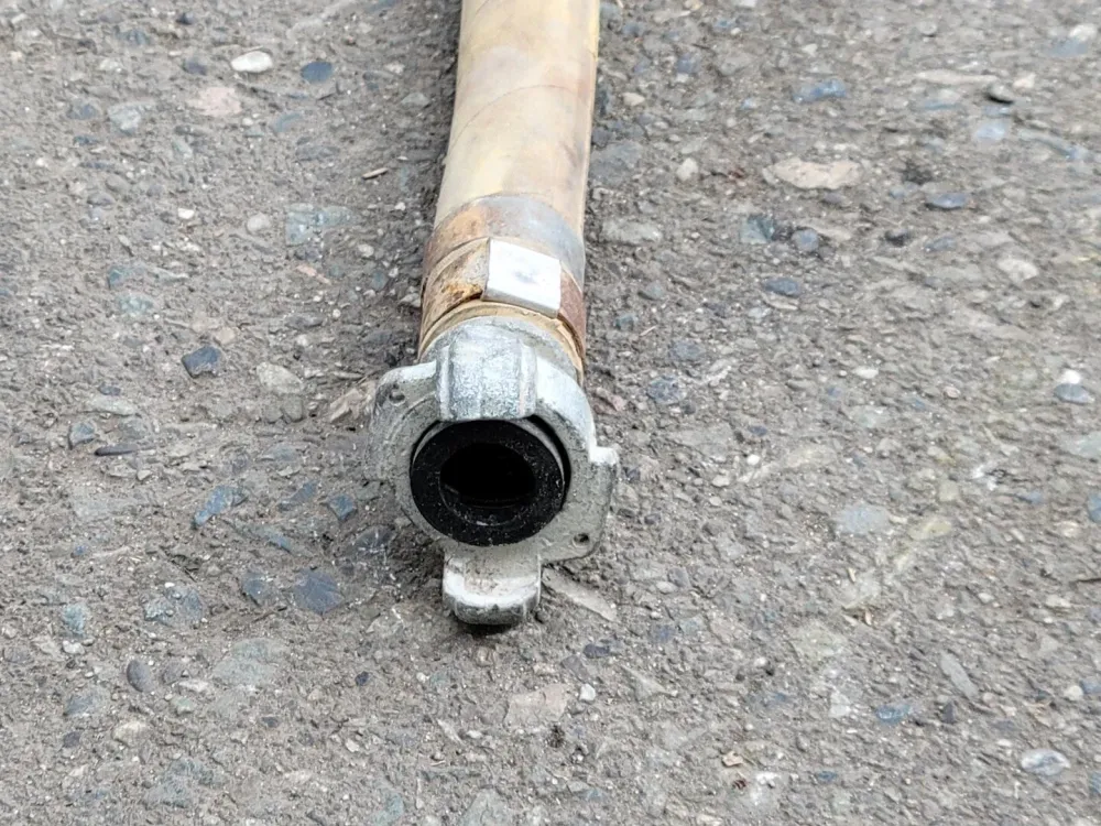 Mosterdgeel Contractors Rock Drill C4 Air Hose 400 PSI NL1019 met moer en ring