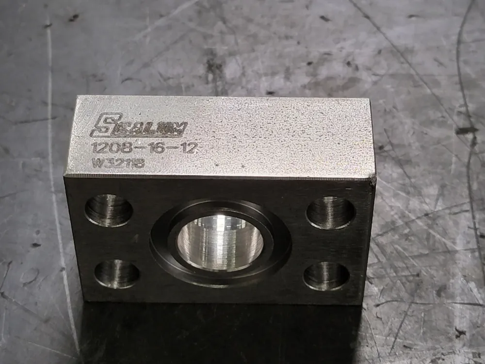 1" Socket Weld Tube x 3/4" Code 61 Flange Block 1208-16-12 4-Bolt